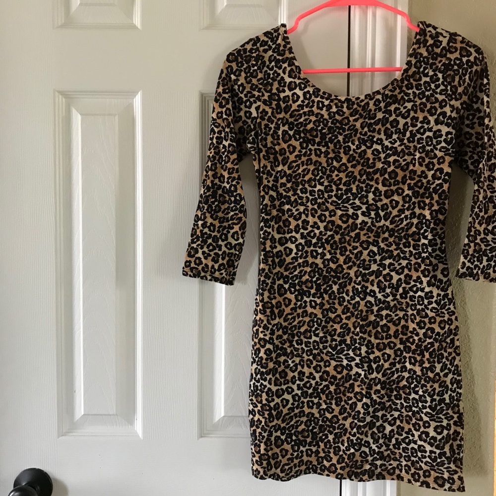 Guess leopard print tight long sleeve dress